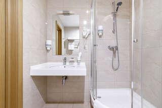 Апарт-отель Мюллер Бах Краснодар Апартаменты с отдельной кухней, с одной двуспальной или двумя односпальными кроватям, с двумя дополнительными местами (диван- кровать)-4