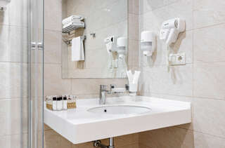 Апарт-отель Мюллер Бах Краснодар Апартаменты с кухней без балкона с одной двуспальной или двумя односпальными кроватями с двумя дополнительными местами (диван-кровать)-4